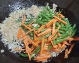 Foto langkah ke 3 dari resep Orak-Arik Sayuran Putih Telur.
