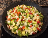 Foto del paso 5 de la receta: Pisto con patatas y huevo