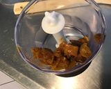 Une image de l'étape 10 de Poulet aux olives violettes, sauce crème au citron confit et coriandre.