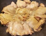 Foto del paso 1 de la receta: Pollo con nopales en salsa de guajillo🌺