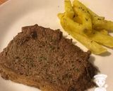 Foto langkah ke 8 dari resep Steak with Creamy Mushroom Sauce.