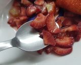 Foto del paso 1 de la receta: Yogur hecho con kéfir con frutillas coco y pasas de uva