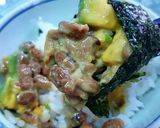 รูปขั้นตอนการทำที่ 2 ของ Avocado Natto Don (ข้าวนัตโตะอะโวคาโดสาหร่าย)