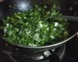 कांदे पात भाजी (kande pat bahji recipe in marathi) रेसिपी स्टेप 2 फोटो 