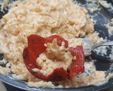 Foto del paso 3 de la receta Pimientos rellenos de bacalao con salsa de tomate y pimientos