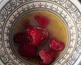 Une image de l'étape 1 de Soupe de champagne aux framboises Saint valentin.