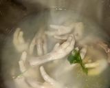 Foto langkah ke 1 dari resep Sop ceker simple.