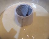 Foto langkah ke 9 dari resep Chiffon Cake Vanilla Kelapa (otang).
