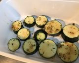 Une image de l'étape 4 de Courgettes marinées grillées à la plancha.