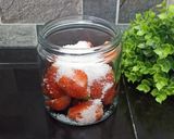Foto langkah ke 2 dari resep Strawberry Coffee Mocktail.