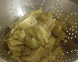 Foto del paso 2 de la receta: Bacalao al pil-pil y alcachofas salteadas al ajillo