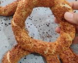 Foto langkah ke 9 dari resep Simit (Turkish Bagels) - Resep Baru.