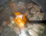 Foto langkah ke 3 dari resep Sop Ayam Bakso favorit anak-anak.