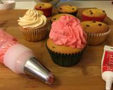 Foto del passaggio 5 della ricetta Crema per decorare cupcakes o muffin 🧁