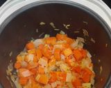 Foto del paso 2 de la receta: Crema de calabaza, zanahoria y puerro