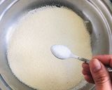 A picture of step 1 of Rava thunuku.