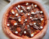 Foto del paso 5 de la receta: Pizza especial rosa dos quesos con anchoas