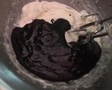 Foto langkah ke 6 dari resep Quadruple Chocolate Mud Cake.