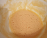 Foto del paso 3 de la receta: Bizcocho dúo (leche y capuchino)