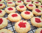 Foto langkah ke 7 dari resep Thumbrpint Cookies Strawberry 🍓.