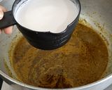 A picture of step 5 of Burmese veg khow suey.