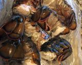 A picture of step 1 of Beer-Steamed Lobster with Mayonnaise Sauce.