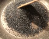 Hình bước làm 1 của món Sữa mè đen
