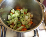 Foto del paso 2 de la receta: Crema de verduras variadas con leche evaporada y condimentos