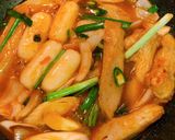 รูปขั้นตอนการทำที่ 2 ของ Cheese Tteokbokki ต็อกบกกีชีสเผ็ด🧀style by barbie👩🏼🍳