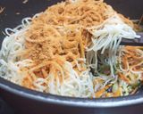 A picture of step 2 of Veg Hakka Noodles.