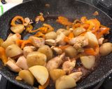 A picture of step 4 of Stir-fry chicken and vegetables.