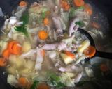 Foto langkah ke 3 dari resep Sop Sayur Bening Ceker Ayam 🥔🥕🍗.