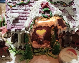 Foto del paso 4 de la receta: Mi casita de jengibre!! Con mucho chocolate,glasé y mucho color!!🧑‍🎄🧑‍🎄🎄🎄🎁🎇🎇