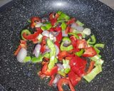 Foto del paso 3 de la receta: Masas de cangrejo en salsa con papas