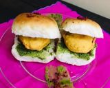A picture of step 4 of Mumbai style vada pav.