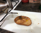 Foto del paso 2 de la receta: Tostada de Bacalao semisalado con lámina de ajo y aceite VIDALIM