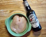 Foto del passaggio 2 della ricetta Spiedini di pollo marinati nella birra scura
