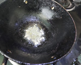 A picture of step 4 of Spiced Urad Moong Dal Vada with Spring Onion.