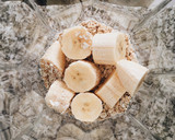 Foto del paso 1 de la receta: Panqueques esponjosos de banana y avena.- Bajas calorías y sin harina. (Pancakes) Súper FÁCIL