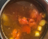 Foto del paso 4 de la receta: Caldo de merluza y gambones