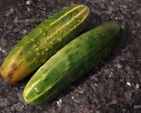 Foto del paso 1 de la receta: Pepinos rellenos de York y ajo