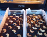 Foto langkah ke 4 dari resep Shiny Fudgy Brownies.