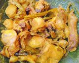 Foto langkah ke 5 dari resep Ayam Ungkep Bumbu Kuning.