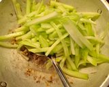 Foto langkah ke 5 dari resep Tumis Labu Siam.