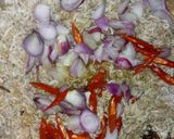 Foto langkah ke 1 dari resep Goreng rebon bawang merah.