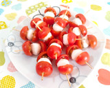 Foto del paso 1 de la receta: Pinchitos de cherrys y mozzarella con aliño de albahaca