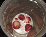 Foto del paso 2 de la receta: Batido de fresas, semillas de cáñamo y kéfir