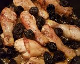 Foto del paso 4 de la receta Muslos de pollo con ciruelas pasas