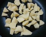 Foto del passaggio 1 della ricetta Patate sabbiose in padella