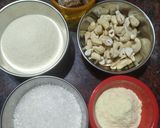 केसरिया सूजी की बर्फी (kesariya suji ki burfi recipe in Hindi) रेसिपी चरण 2 फोटो